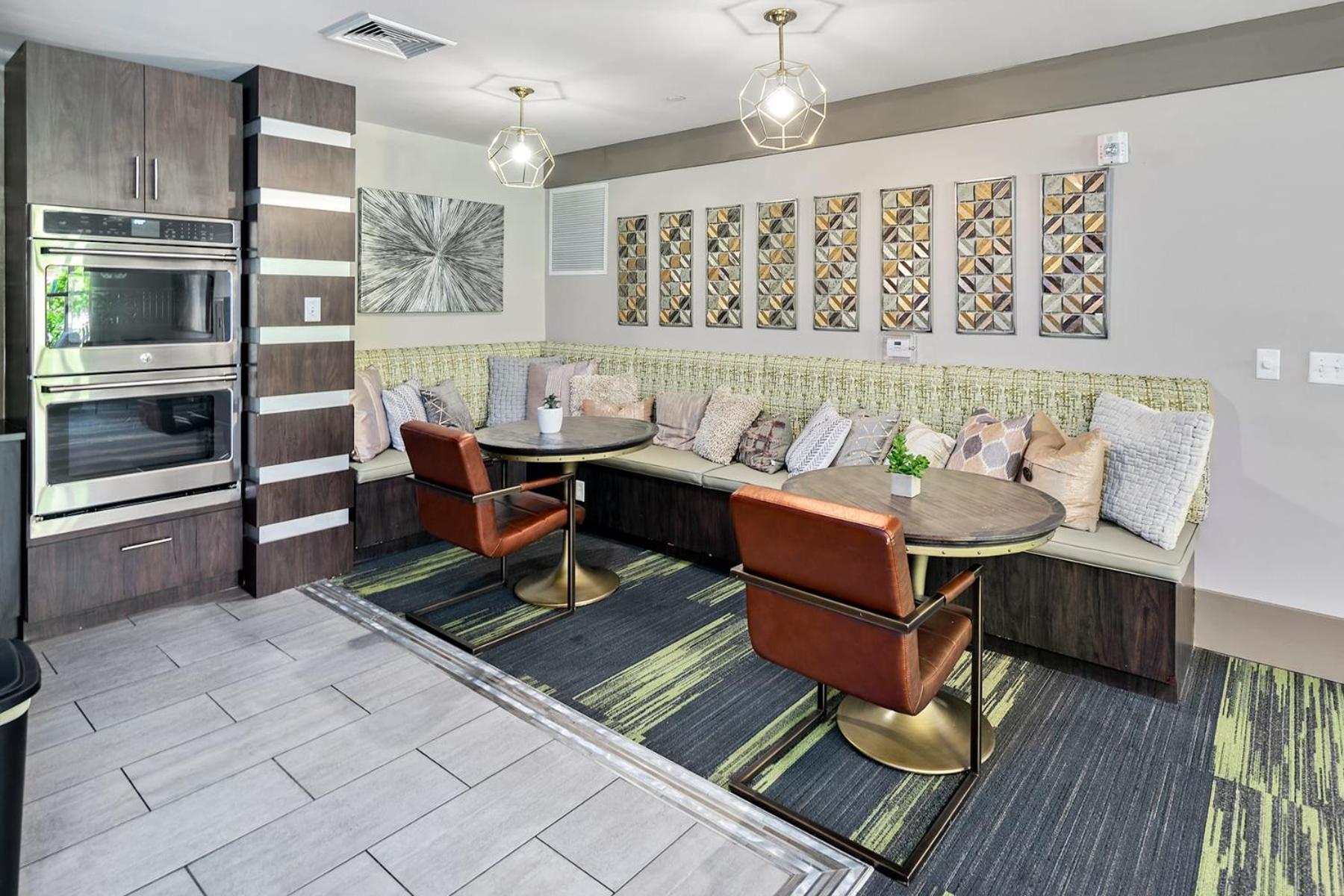 Uptown 4Th Ward Luxury Apt Year-Round Pool Charlotte Eksteriør billede